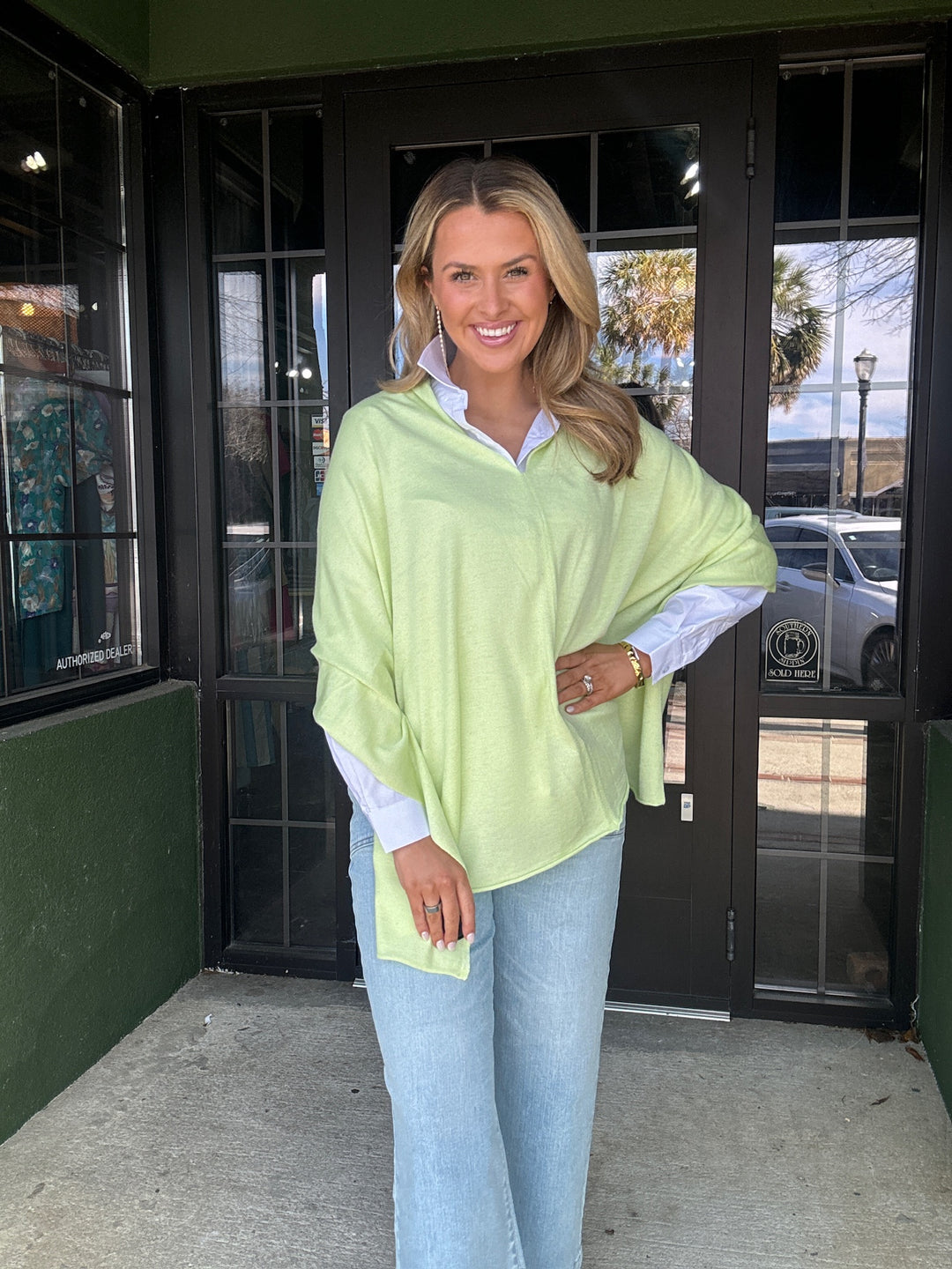 Eden Poncho In Pale Lime