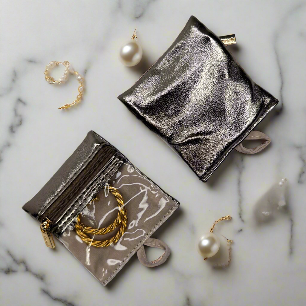 Oprah's Favorite Things 2021 - Ultra Jewelry Case - Bronze