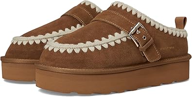 Close Slip-On Shoe in Chestnut Suede