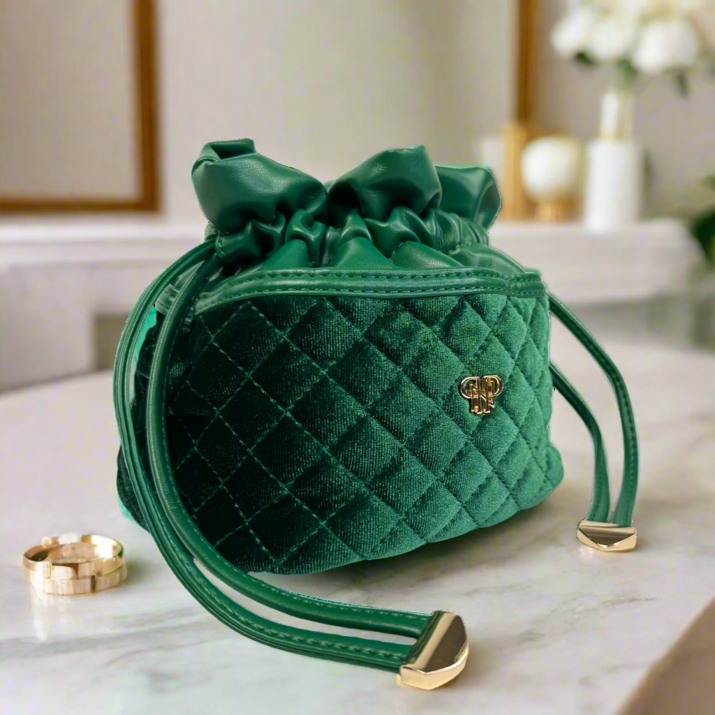 Oprah's Favorite Things 2021 - Ultra Jewelry Case - Emerald Velvet