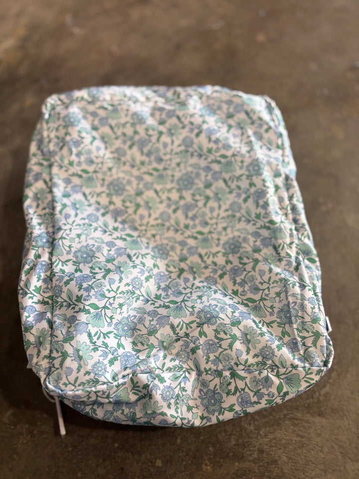 Hamptons floral packing squad