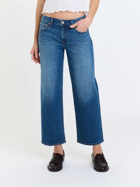 Keeper Crop Low Rise Straight Jeans in Haze - Daze Denim