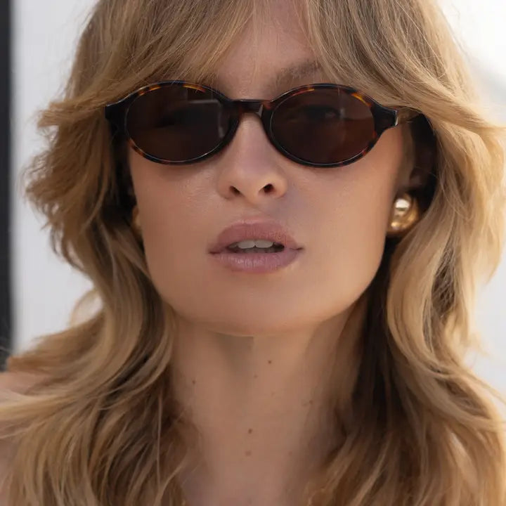 Zoe Sunglasses in Tortoise - Freyrs