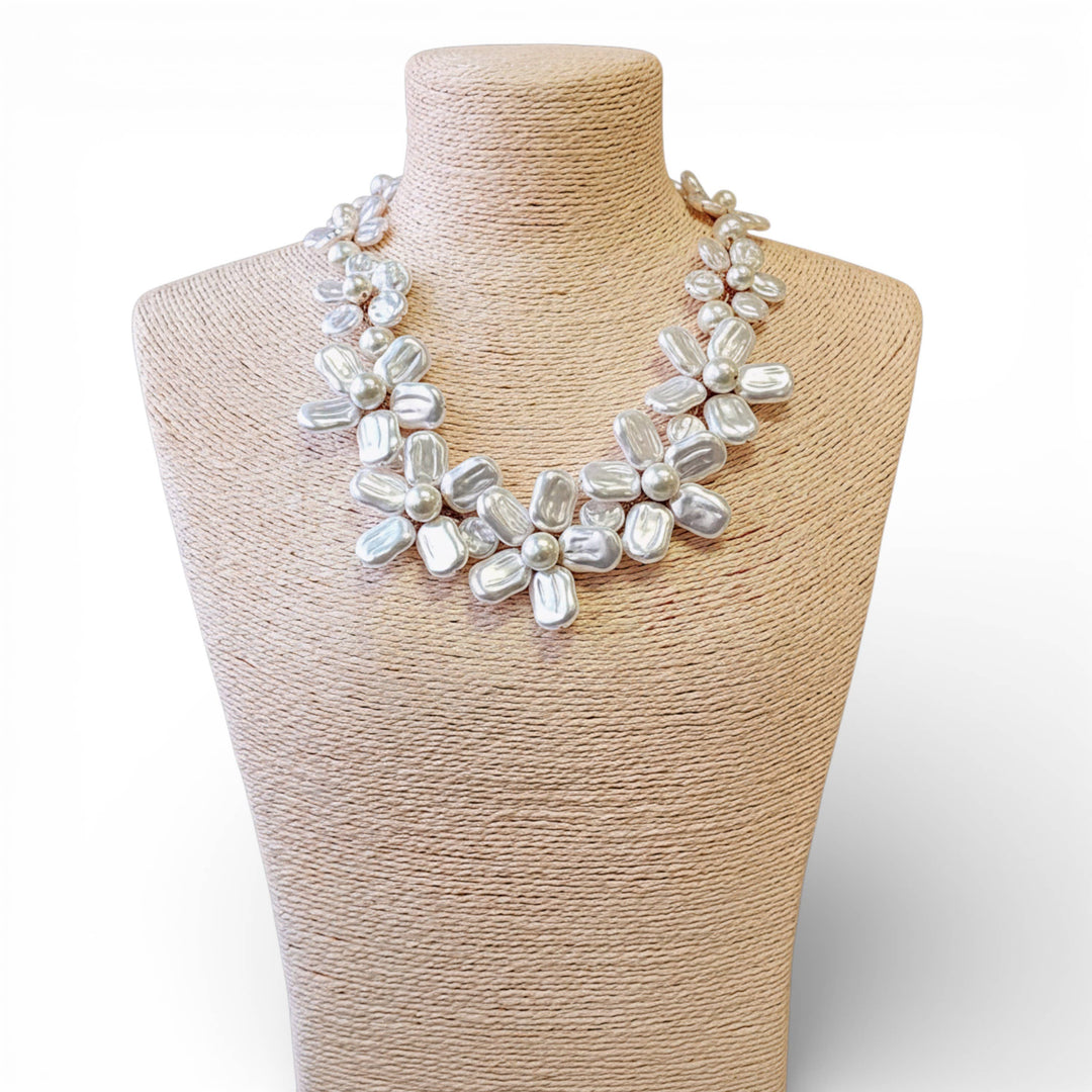 Flower Collar Pearl Necklace