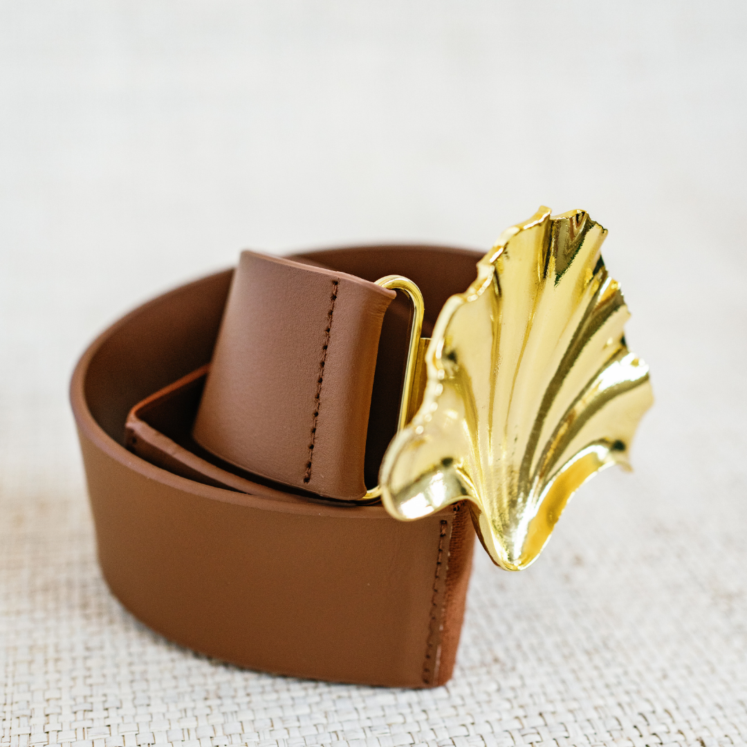 Clamshell Artisan Interchangeable Belt Buckle w/ Gold Finish