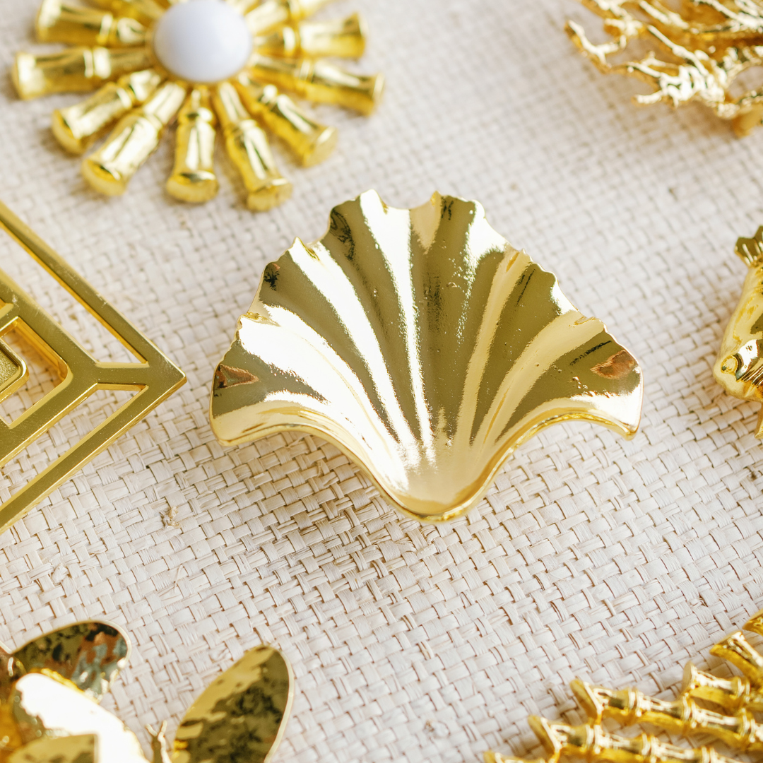 Clamshell Artisan Interchangeable Belt Buckle w/ Gold Finish